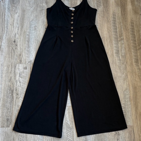 3/$15! Heartloom Black Wide Leg Cropped Jumpsuit with Button Detail - Picture 3 of 8